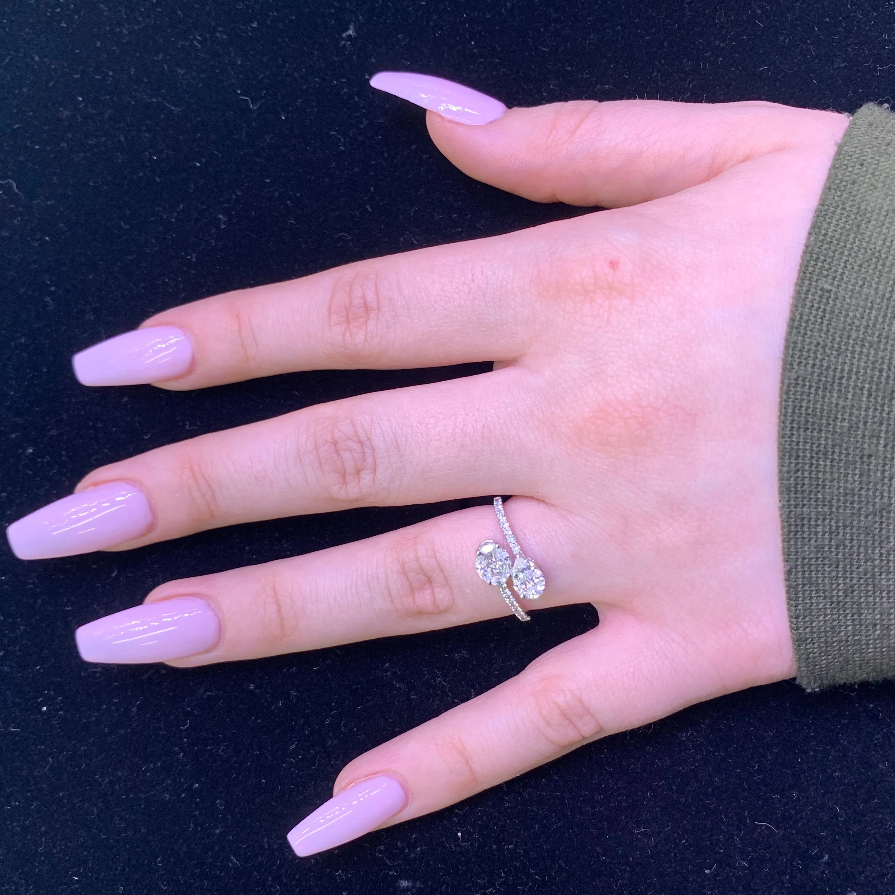 18k White Gold and Diamond Pear-shape and Oval Ladies' Ring (VS diamonds)