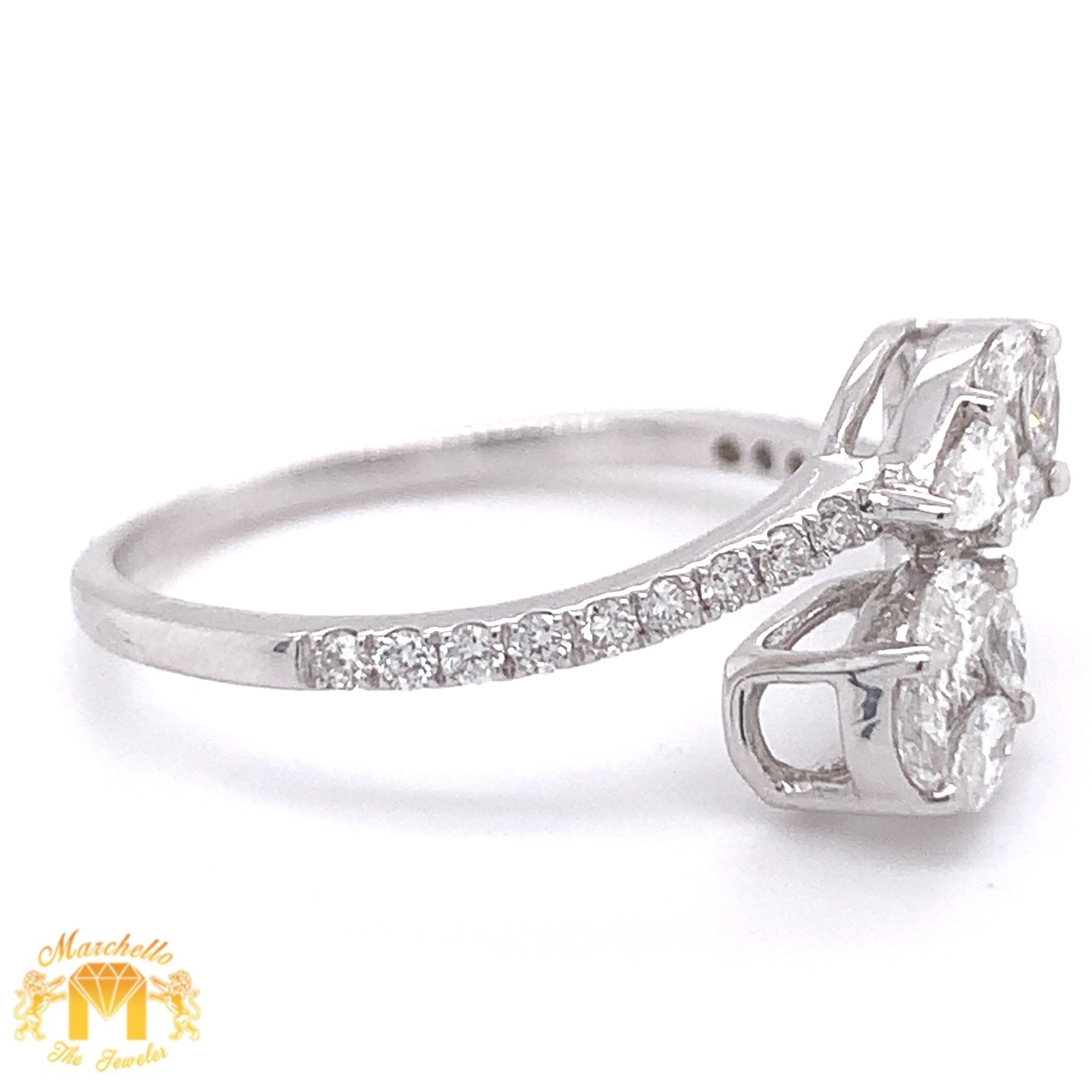 18k White Gold and Diamond Pear-shape and Oval Ladies' Ring (VS diamonds)
