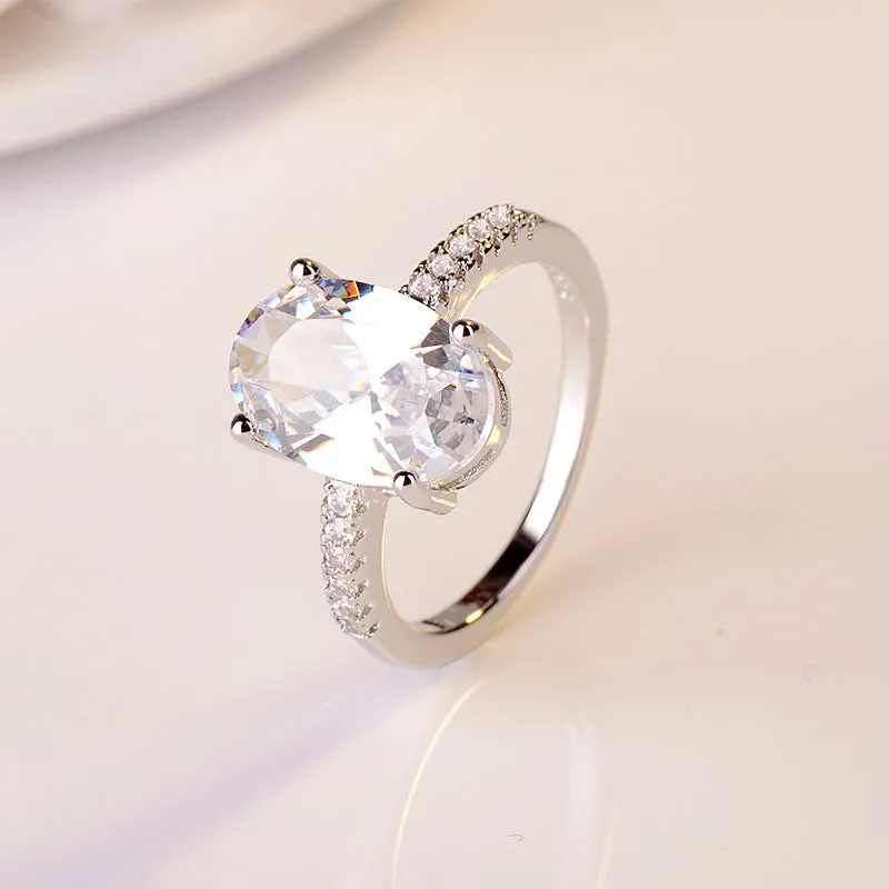 18K White Gold Diamond Engagement Ring with Unique Design and Craftsmanship