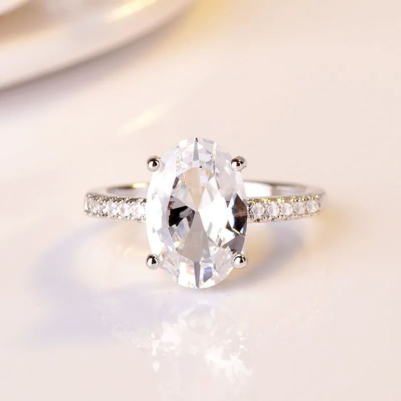 18K White Gold Diamond Engagement Ring with Unique Design and Craftsmanship