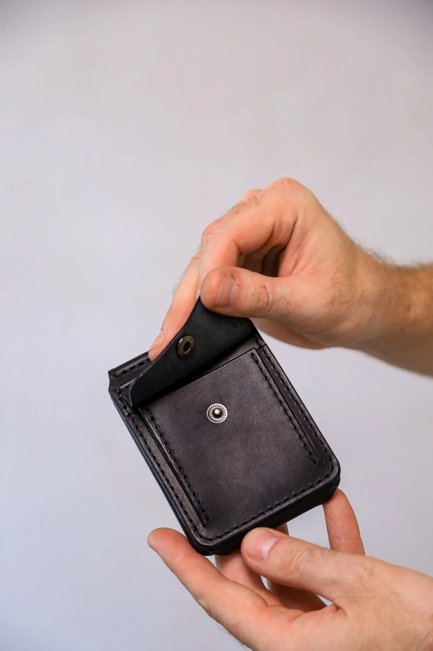 Black Leather Money Clip, Small leather wallet, Full grain Leather Money Clip, Gift for Men, Minimalist Wallet with Credit Card Holder