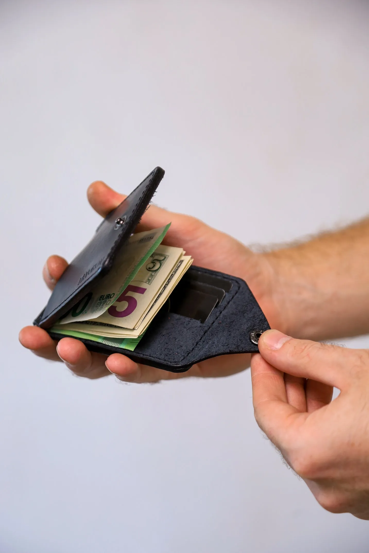 Black Leather Money Clip, Small leather wallet, Full grain Leather Money Clip, Gift for Men, Minimalist Wallet with Credit Card Holder