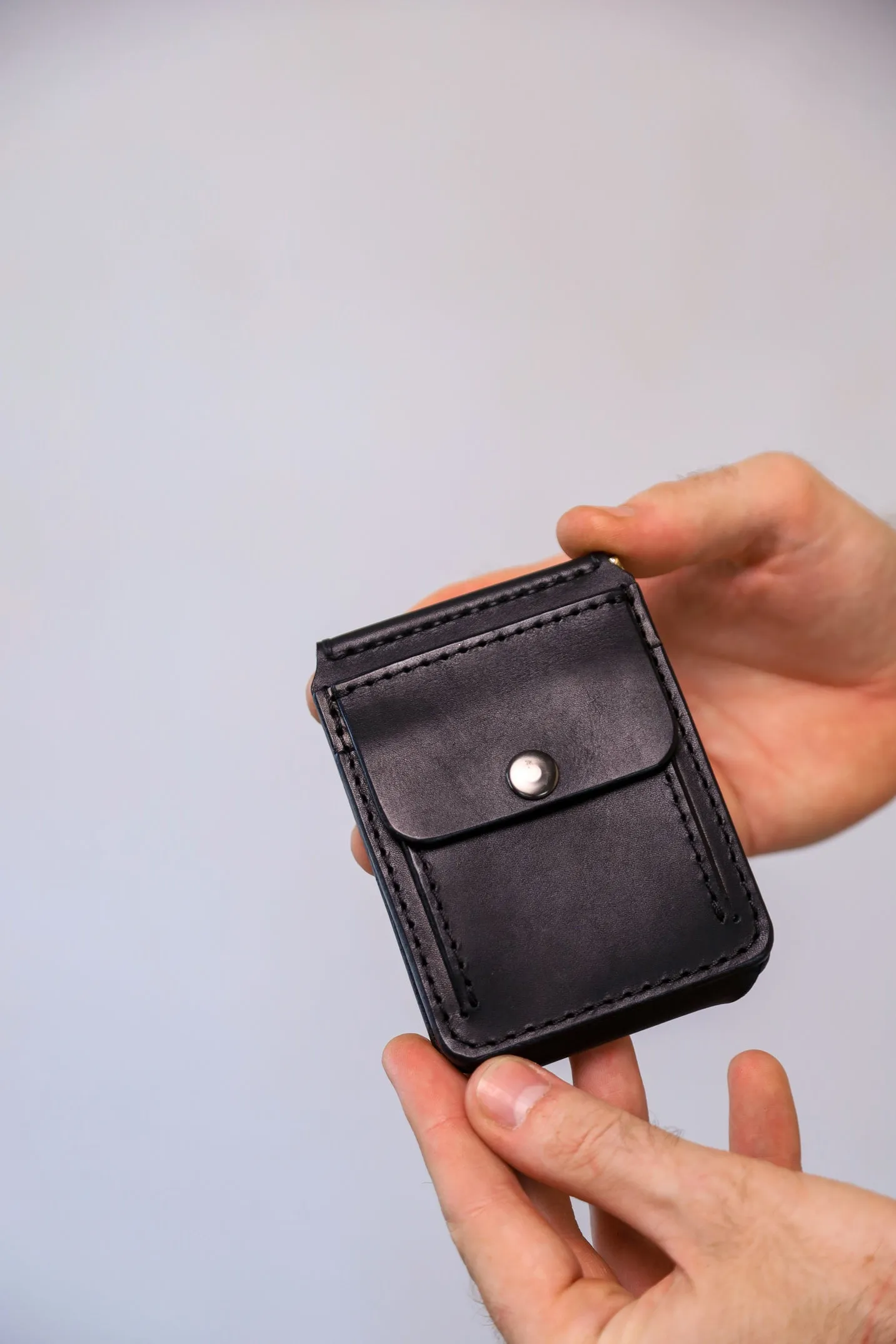 Black Leather Money Clip, Small leather wallet, Full grain Leather Money Clip, Gift for Men, Minimalist Wallet with Credit Card Holder