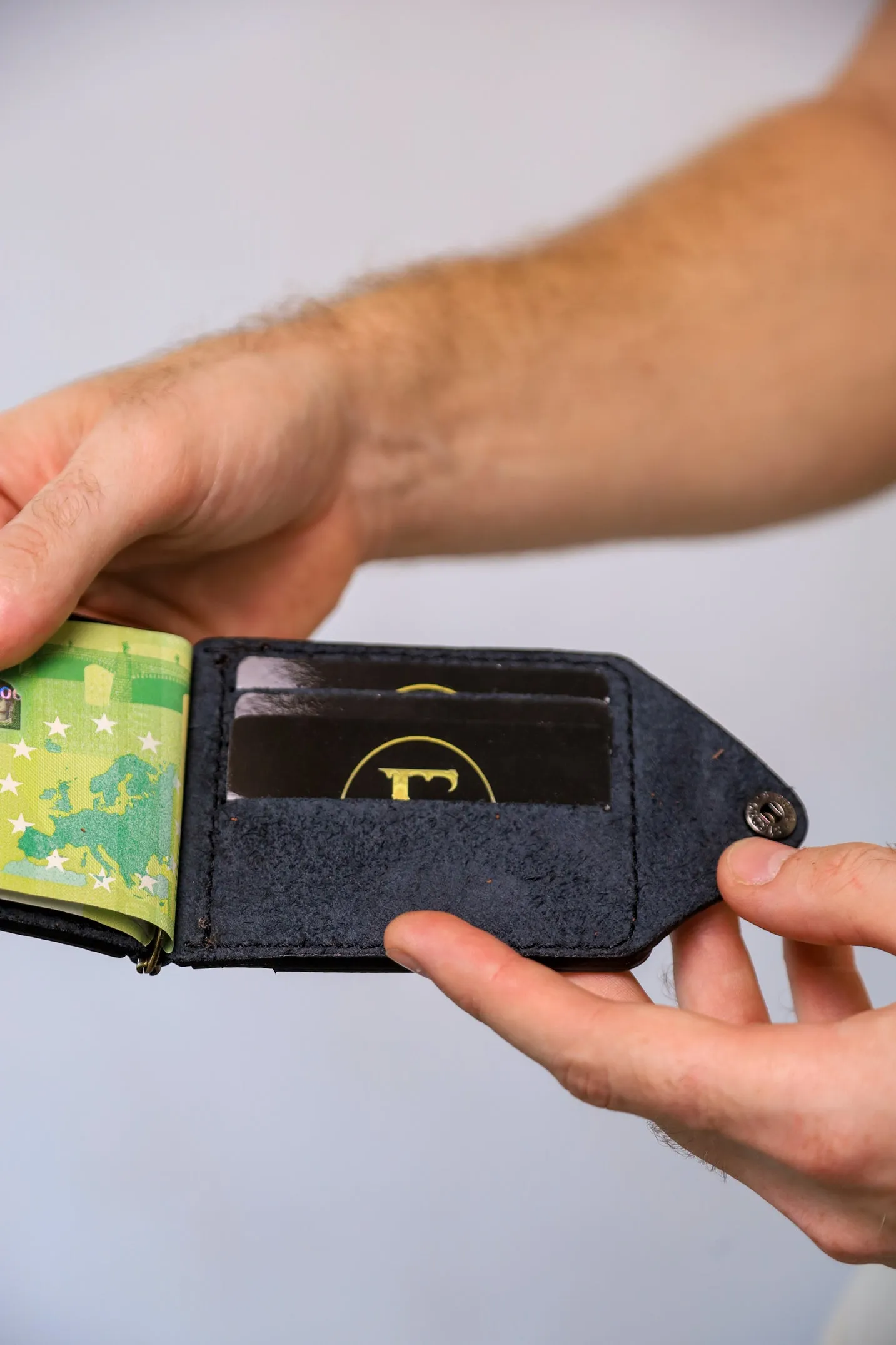 Black Leather Money Clip, Small leather wallet, Full grain Leather Money Clip, Gift for Men, Minimalist Wallet with Credit Card Holder