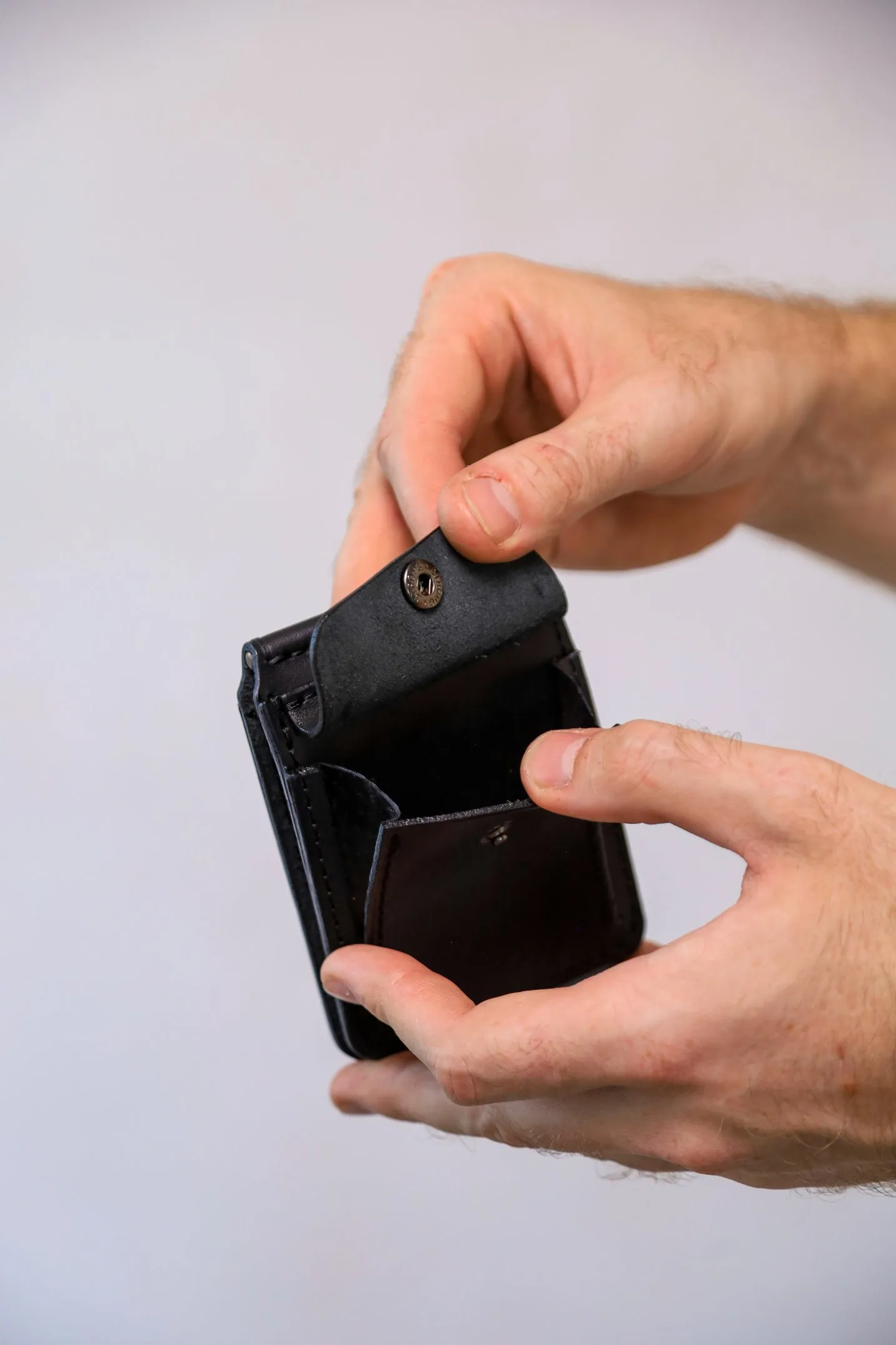 Black Leather Money Clip, Small leather wallet, Full grain Leather Money Clip, Gift for Men, Minimalist Wallet with Credit Card Holder