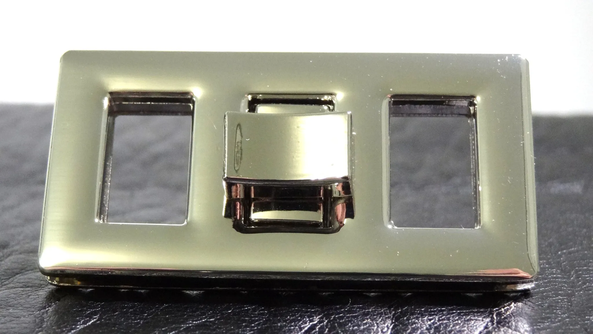 CLEARANCE --- 3-Way Adjustable Twist Lock - Medium Sized