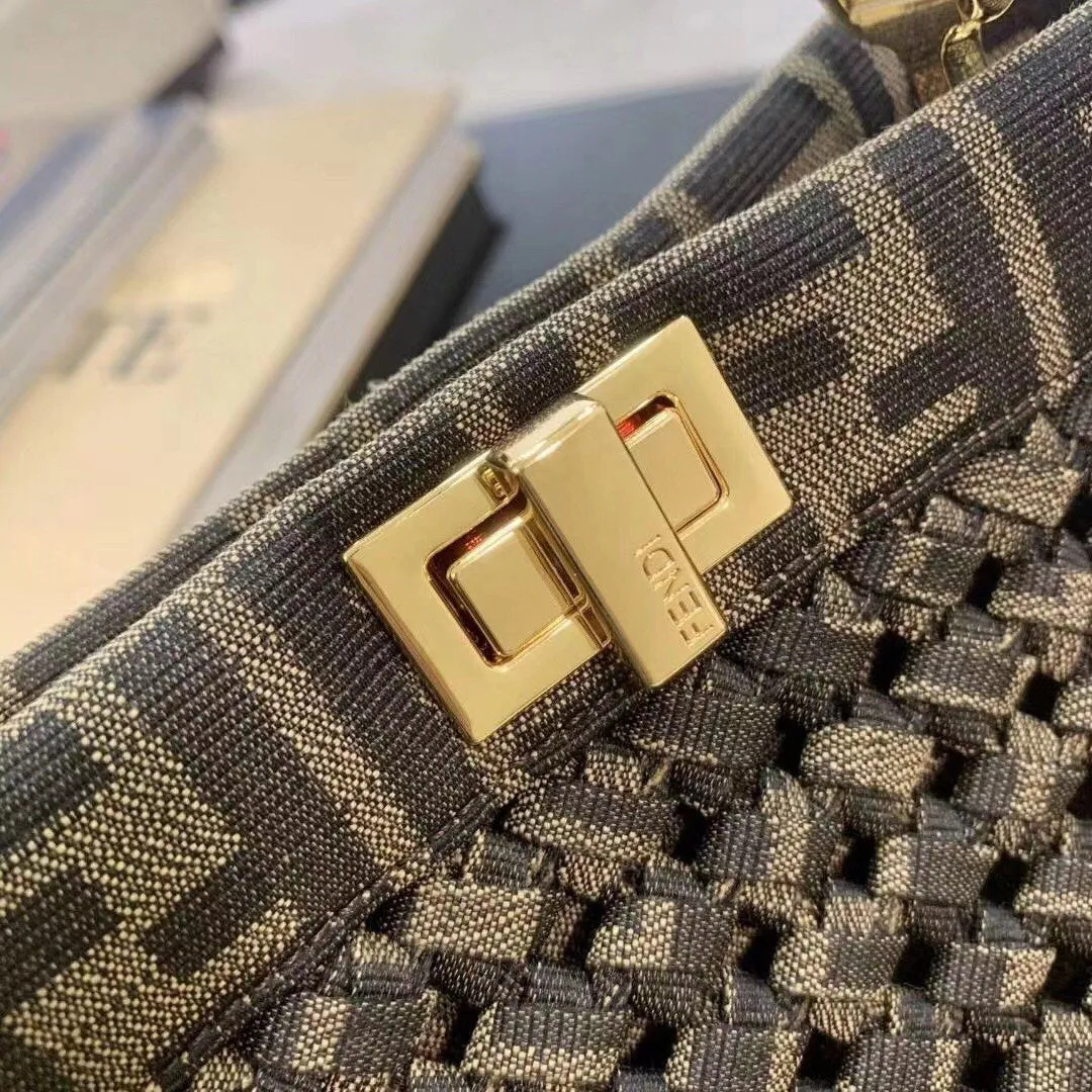 EN   Designer bags by Fendi 181
