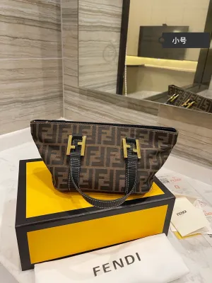 EN   Designer bags by Fendi 220