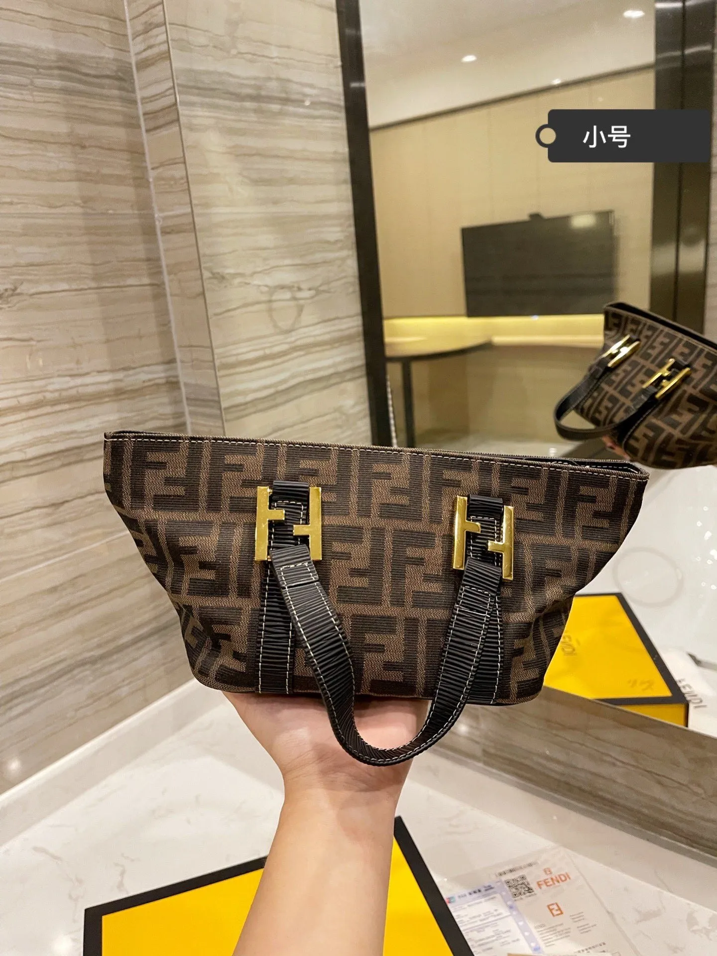 EN   Designer bags by Fendi 220