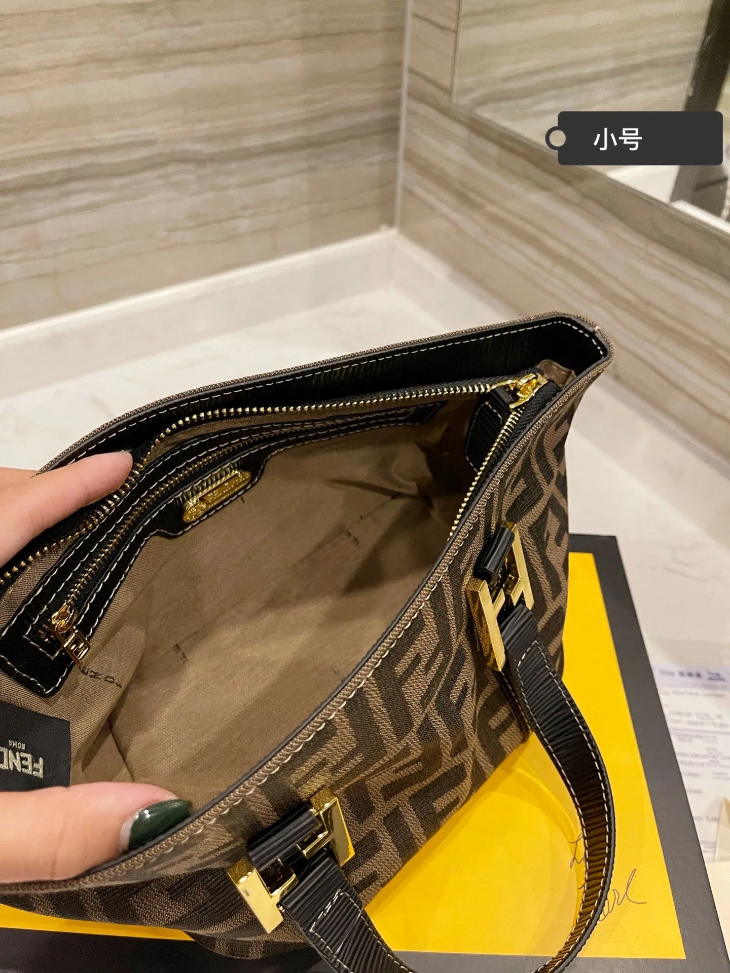EN   Designer bags by Fendi 220