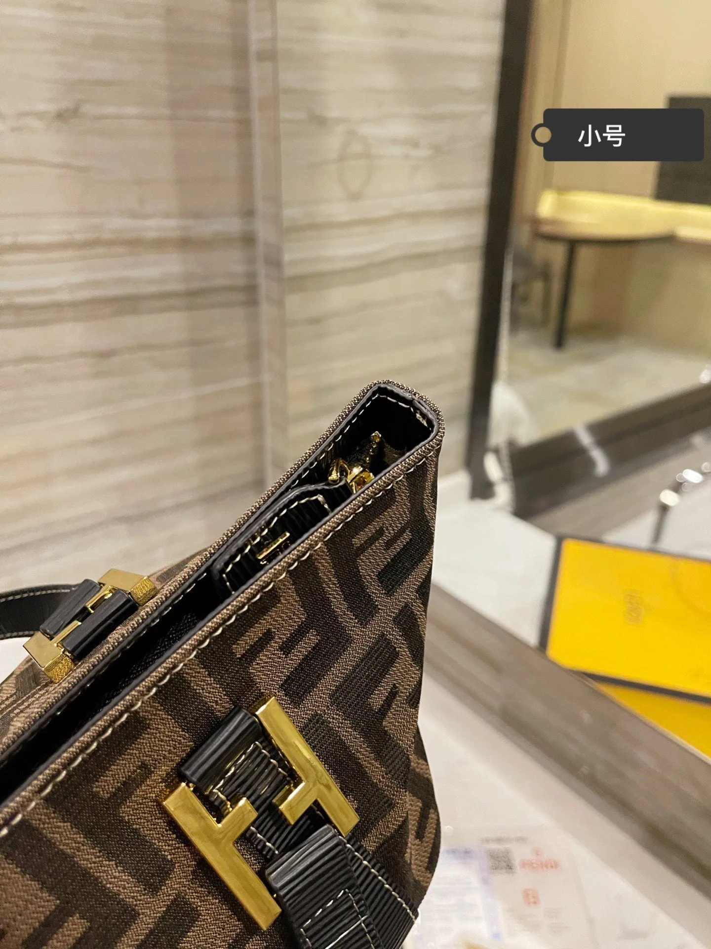 EN   Designer bags by Fendi 220