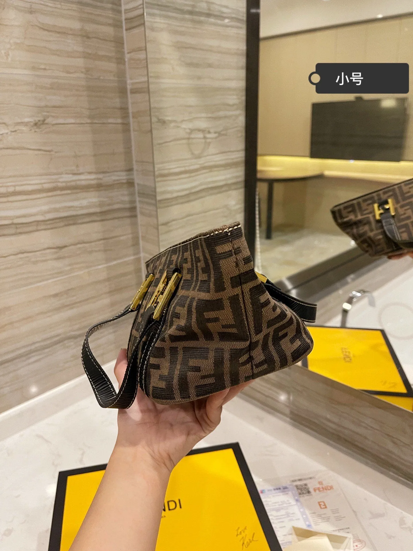 EN   Designer bags by Fendi 220