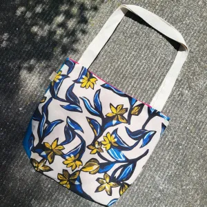 Flores Oscuras Tote