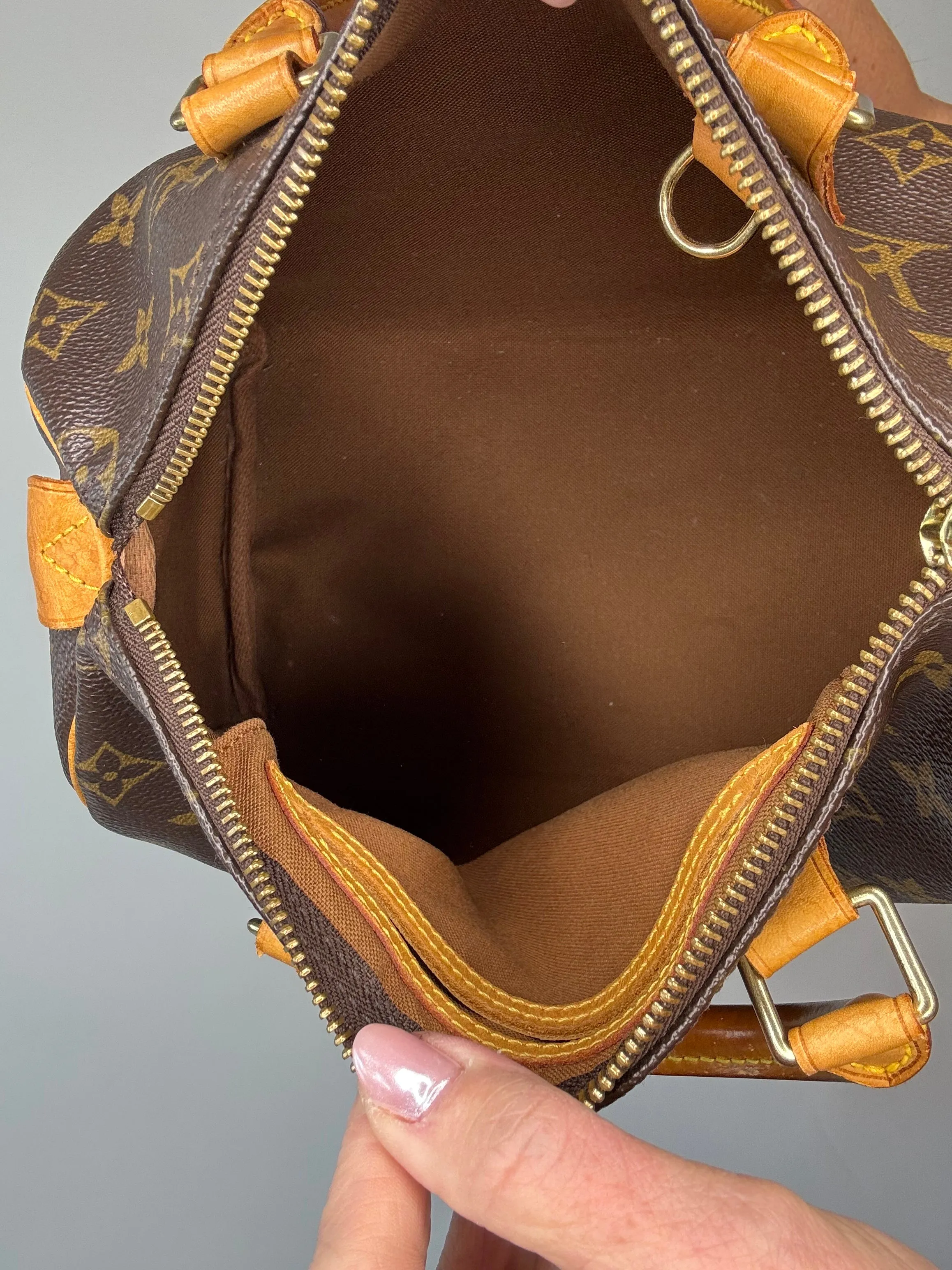 Louis Vuitton Vinage Speedy 25