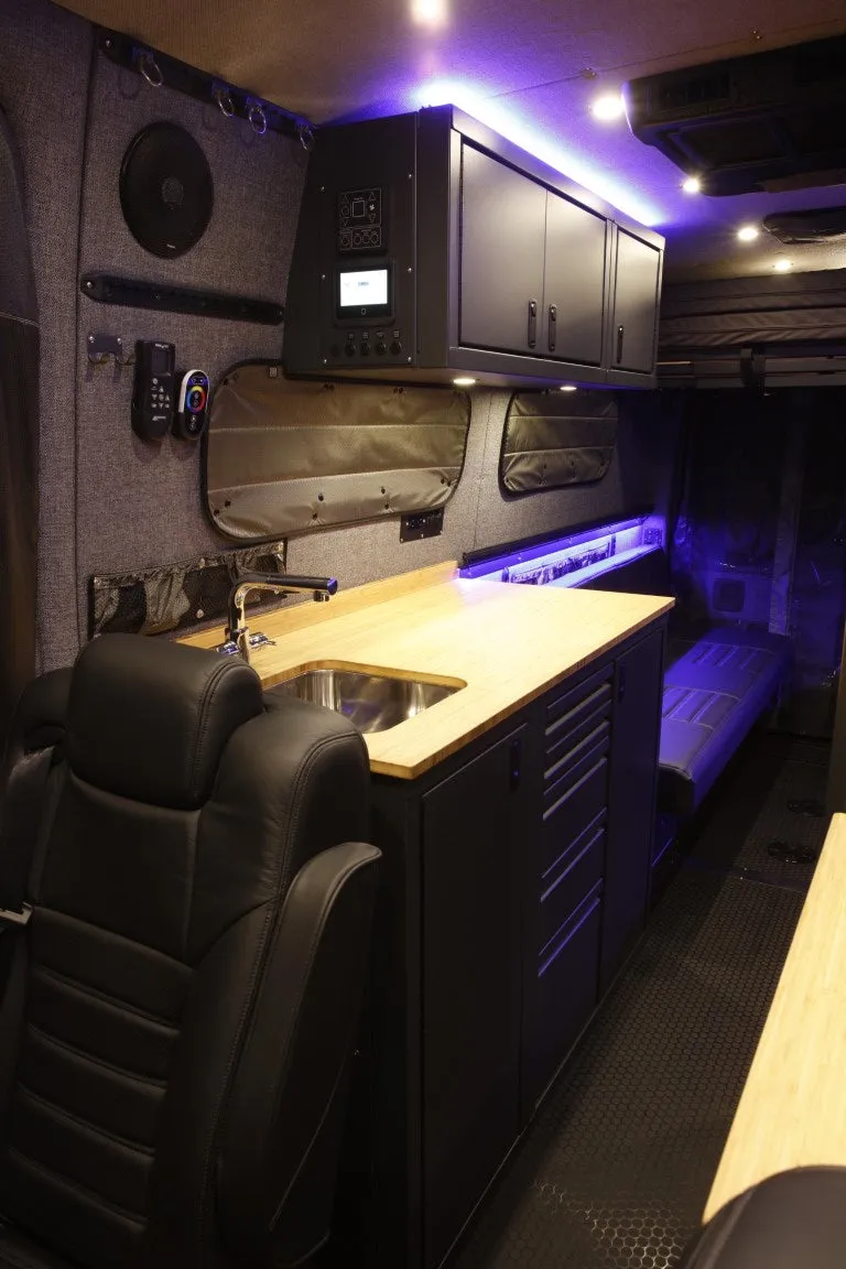 RB Touring Van CDM - 170 EXT 3500 4X4