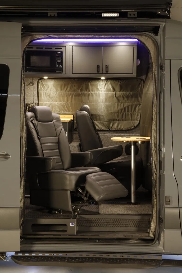 RB Touring Van CDM - 170 EXT 3500 4X4