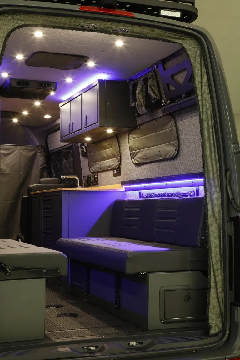 RB Touring Van CDM - 170 EXT 3500 4X4