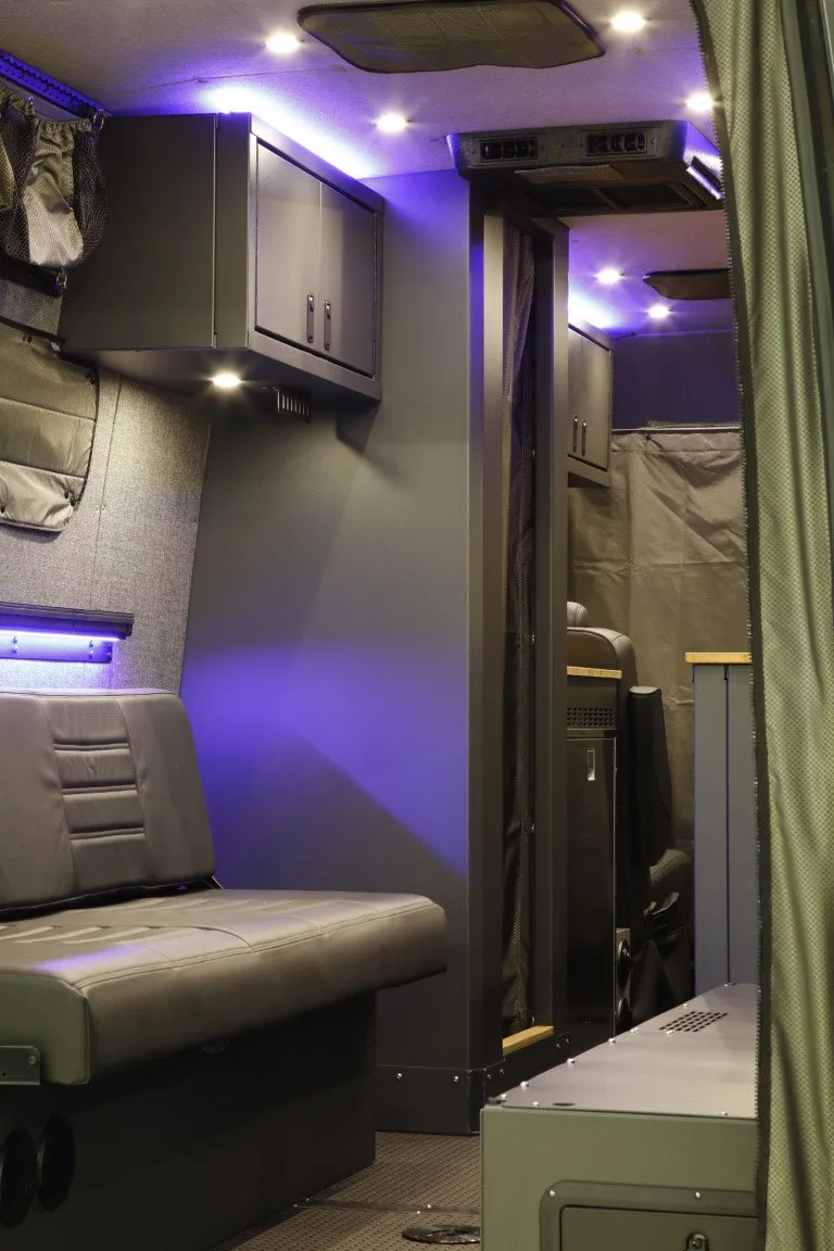 RB Touring Van CDM - 170 EXT 3500 4X4