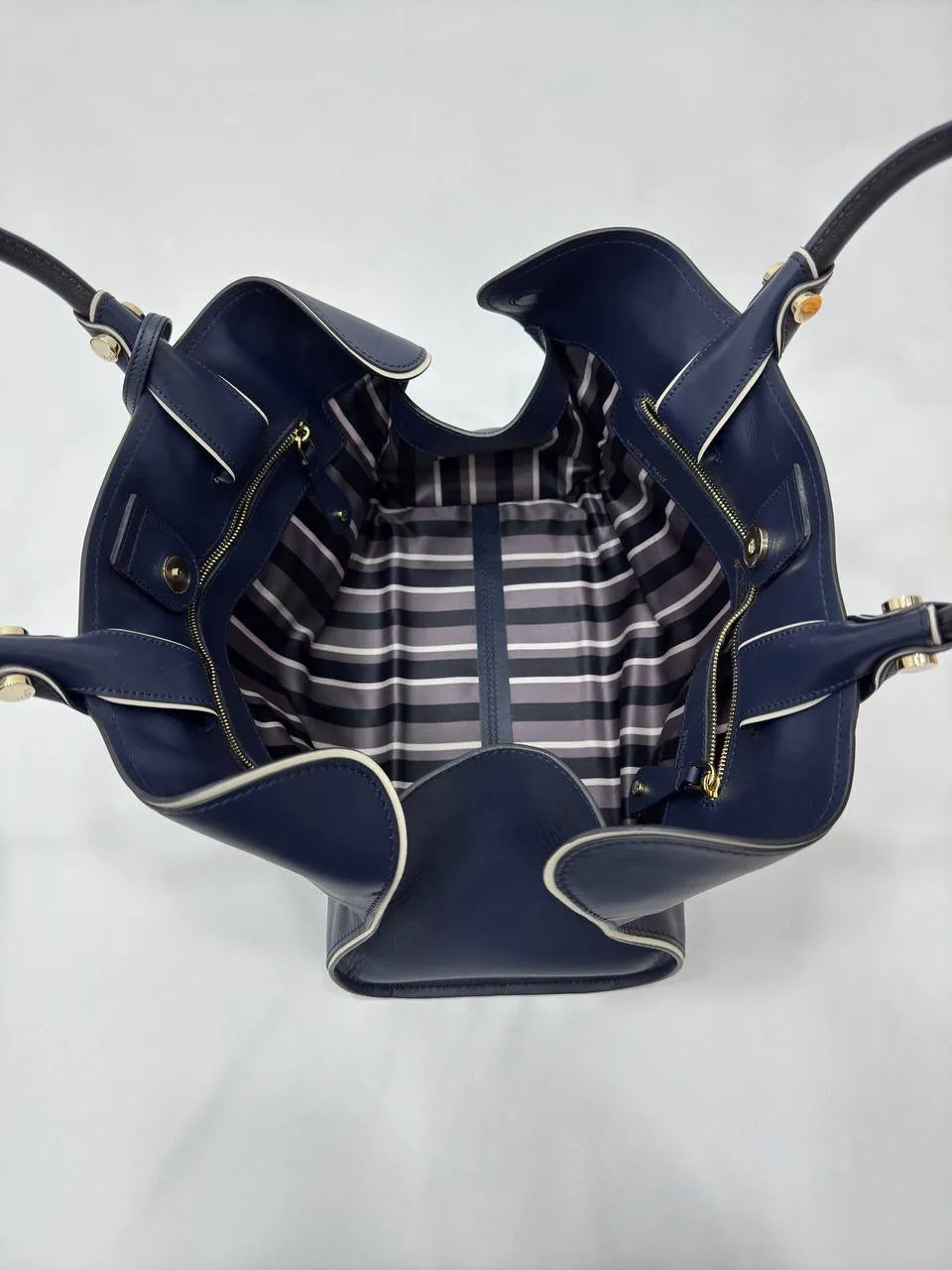 TOD'S Cape Bag In Navy Blue Handbag